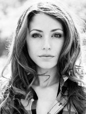 Amanda Crew