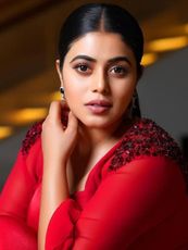 Poorna (Shamna Kasim)