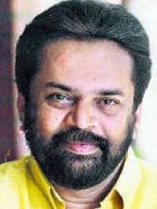 രവി വള്ളത്തോൾ