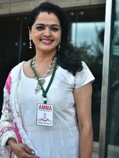 വിന്ദുജ മേനോന്‍