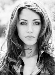 Amanda Crew