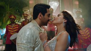 Fans Root For Sara Ali Khan & Ayushmann Khurrana