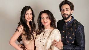 Poonam Dhillon On Single Motherhood