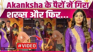 Fan Touches Akanksha Puri’s Feet Before Taking Photo, Emotional Video Goes Viral!