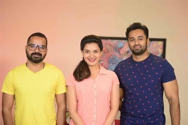 Avarude Ravukal Photos