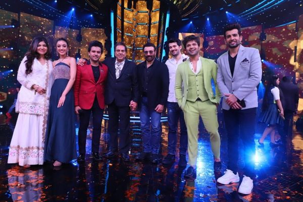Dharmendra, Sunny Deol, Karan Deol & Sahher Bambba Promote 'Pal Pal Dil Ke Paas' on the sets of Superstar Singer