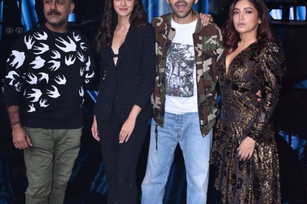 Kartik Aaryan, Ananya Panday & Bhumi Pednekar Promote 'Pati Patni Aur Woh' on the sets of Indian Idol