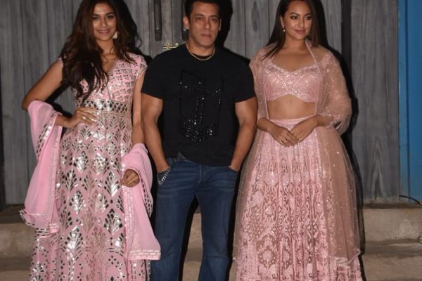 Salman Khan, Saiee Manjrekar & Sonakshi Sinha Snapped Promoting Their Film 'Dabangg 3'On The Sets Of Bigg Boss 13