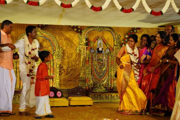 Meendum Oru Mariyaadhai Movie Actress Nakshathra Marriage Pics