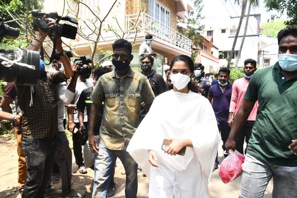 Celebs Pay Last Respect To Actor Vivek