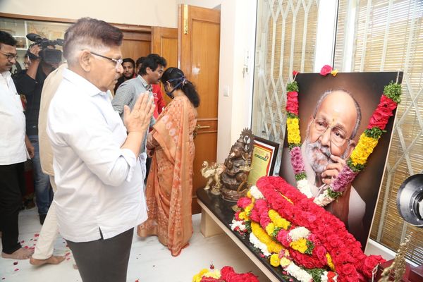 Celebs Pay Last Respects to Director K Viswanath