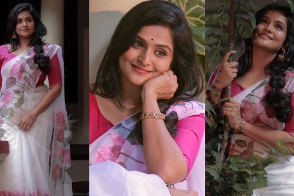 'പൂപോലെ മനോഹരി, നാൽപ്പതിനോട് അടുത്തിട്ടും എന്തൊരു ഭം​ഗിയാണ്'; സാരിയിൽ സുന്ദരിയായി നടി രമ്യ നമ്പീശൻ