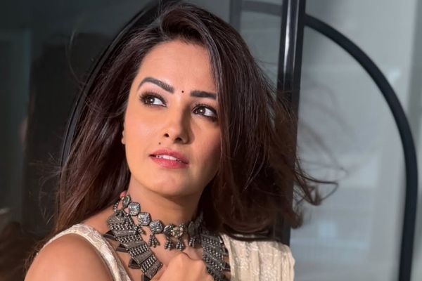 Anita Hassanandani Serves Regal Glamour in Ivory Saree, Photos Go Viral