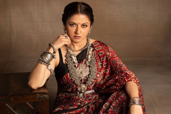 Bhagyashree’s Regal Saree Look Wins Hearts as Actress Shares Powerful “Huzur” Note