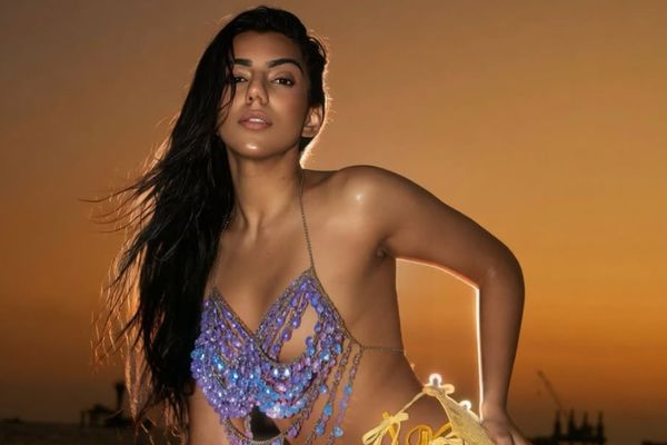 Mannat Khanna’s Sunset Beach Look Redefines Beach Glamour
