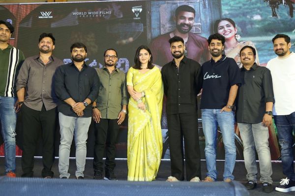 Pallichattambi Movie Grand Release Press Meet Stills