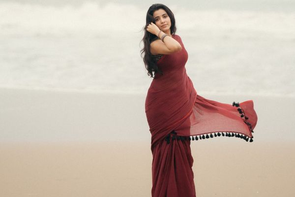 Shivani Nagaram's Beachside Saree Look Is Redefining Modern Ethnic Fashion