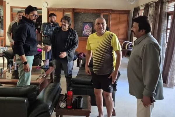 ಶಸ್ತ್ರ ಚಿಕಿತ್ಸೆಗಾಗಿ ಅಮೆರಿಕಾಗೆ ಹೊರಟ ಶಿವಣ್ಣ, ಆಪ್ತರ ಶುಭ ಹಾರೈಕೆ