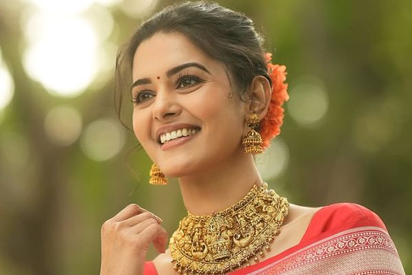Swathishta Krishnan Photos