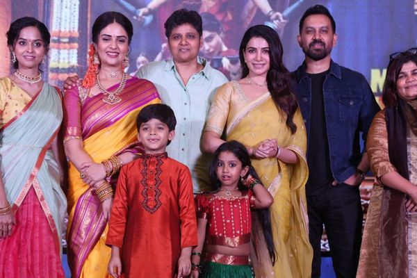 రాజ్‌ నిడిమోరుతో సమంత సందడి.. మా ఇంటి బంగారం ప్రీ రిలీజ్ ఈవెంట్ ఫోటోలు చూశారా?