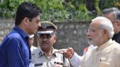 ये IAS सैलरी के लिए लेता है सिर्फ 1 रुपए, फिर भी सबसे अमीर सिविल सर्वेंट, नेटवर्थ जान लगेगा 440 वॉट का झटका!