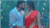 Bhojpuri Song: बंद गाड़ी और बारिश में पवन सिंह ने किया हीरोइन संग ज़ोरदार रोमांस, वीडियो देख छूट जाएंगे पसीने
