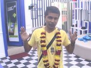 ಯಾರೂ ಹಾರ ಹಾಕಲಿಲ್ಲ ಅಂತ ದೇವರ ಹಾರ ಹಾಕೊಂಡ ಪ್ರಥಮ್.! 