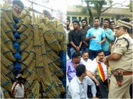 ಕನ್ನಡಿಗರ ಮೇಲೆ ಹಲ್ಲೆ: 'ಮೆರ್ಸಲ್' ಚಿತ್ರಕ್ಕೆ ಬಿಸಿ ಮುಟ್ಟಿಸಿದ ಹೋರಾಟಗಾರರು.!