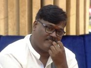 ಅಚ್ಚರಿ.! 'ಬಿಗ್ ಬಾಸ್' ಮನೆಯಿಂದ ಮೊದಲ ಸೆಲೆಬ್ರಿಟಿ ಔಟ್.!
