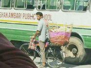 ಜೈಪುರದ ಬೀದಿಗಳಲ್ಲಿ ಹಪ್ಪಳ ಮಾರುತ್ತಿರುವ ಈ ಪ್ರಖ್ಯಾತ ನಟ ಯಾರು ಗೊತ್ತಾ.?