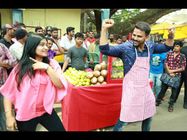 ಇದೇ ರಿಯಾಲಿಟಿ: ಬೀದಿಬದಿಯಲ್ಲಿ ಮೂಸಂಬಿ ಜ್ಯೂಸ್ ಮಾರಿದ ಧನಂಜಯ್.!