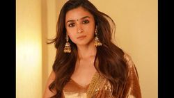 आलिया भट्ट से लेकर सारा अली खान तक, दिवाली की पार्टी में करें इन Bollywood Divas से इंस्पायर मेकअप