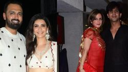  Karishma Tanna दिवाली पार्टी:  ऋतिक की एक्स वाइफ सुजैन खान का जलवा, लाल सूट में बॉयफ्रेंड के साथ