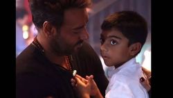 जब फिल्म देखते-देखते पापा अजय देवगन को युग ने जड़ दिया था थप्पड़, एक्टर ने शेयर किया मजेदार किस्सा