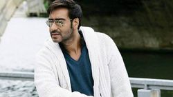 बॉलीवुड के इन स्टार्स ने अपने दोस्तों को दिये हैं महंगे गिफ्ट्स, कभी गाड़ियों तो कभी पेटिंग