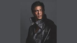 अमिताभ बच्चन से लेकर राजकुमार राव तक, अपनी पहली कमाई से एक्टर्स ने खरीदी थी ये चीजें 