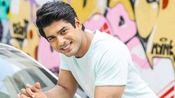 फिटनेस के लिए पॉपुलर इंडस्ट्री के ये एक्टर्स काफी कम उम्र में अपने ही दिल का बन गये शिकार 