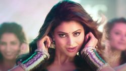 Urvashi Rautela ने भोजपुरी गाने 'राजा जी' पर दिखाए मूव्स, वीडियो ने इंटरनेट पर मचाया बवाल   