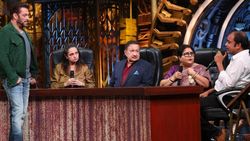 BB 16 Weekend ka Vaar देख भड़के फैंस - सलमान से क्या करवा रहे हो, TRP के लिए ऐसी हरकत?
