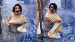 Actress Pool Video: साड़ी पहने पूल में कूद गई ये हसीना, भीगा ब्लाउज तो हो गई ऐसी हालत 