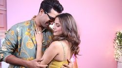 Shehnaaz gill को देख Vicky Kaushal ने भरी महफिल में किया ऐलान, लोगों ने बोला-  फिल्म बना दो यार 