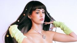 Disha Patani Boldness Alert: नया साल आते ही बोल्ड हुईं दिशा पाटनी, कपड़े उतारकर दिखा दी ब्रालैट