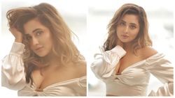 Rashami Desai: एक तो डीपनेक ऊपर से कंधे से सरकते टॉप ने रश्मि देसाई को बना दिया हॉट, जूम करके देख रहे फोटोज!