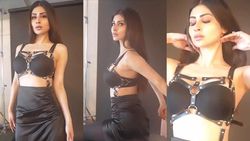 Mouni Roy ने फैंसी ब्रा पहनकर बढ़ा दिया तापमान, ऐसी अदा पर फिदा हुए चाहने वाले!