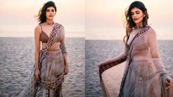 ब्रा दिखाने के चक्कर में खिसका दी साड़ी, रेत में खड़े होकर Sanjana Sanghi ने की ऐसी हरकत!