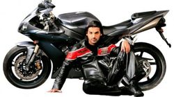 Superbikes : बॉलीवुड के इन सेलिब्रिटीज ने हाल ही में खरीदी है सुपरबाइक  
