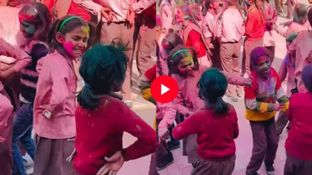 सरकारी स्कूल में बच्चियों ने यूनिफॉर्म में इस गाने पर किया डांस, चंद सेकेंड में बन गया लोगों का फेवरेट VIDEO