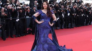 1500 घंटों में बनीं ड्रेस, ऐश्वर्या राय के रॉयल ब्लू लुक ने हिला डाला Cannes का रेड कार्पेट
