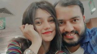 कौन है देश का सबसे अमीर टीचर? 'दो कौड़ी' विवाद के बीच अरबों की नेटवर्थ जानकर ठनक जाएगा माथा कौन है देश का सबसे अमीर टीचर? 'दो कौड़ी' विवाद के बीच अरबों की नेटवर्थ जानकर ठनक जाएगा माथा