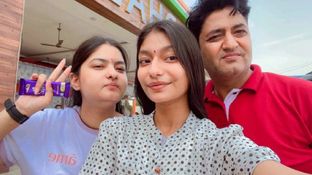 कौन हैं खुशी और रिषिका त्यागी? पिता की जान बचाने के लिए बेटियों ने डोनेट किए किडनी और लीवर, जीता दिल..